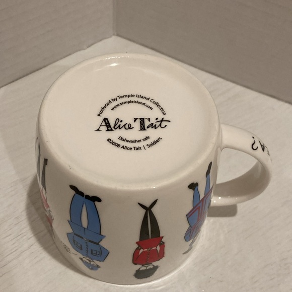 Alice Tait London Time For Tea Mug Cup 2008 Temple Island Queen’s Guard Soldiers - Picture 8 of 9